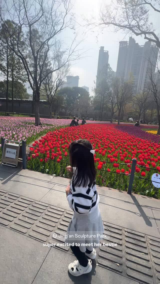 Keluarga Dion Wiyoko berlibur ke Shanghai