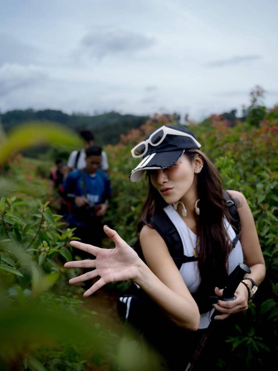 Olla Ramlan saat hiking ke curug