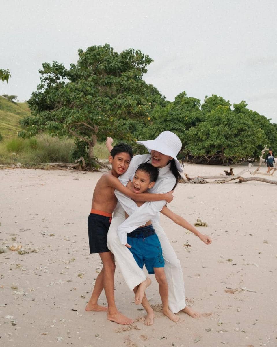 Azizah Salsha saat liburan ke Labuan Bajo