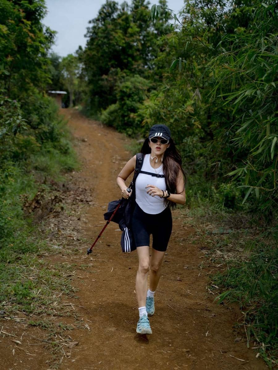 Olla Ramlan saat hiking ke curug