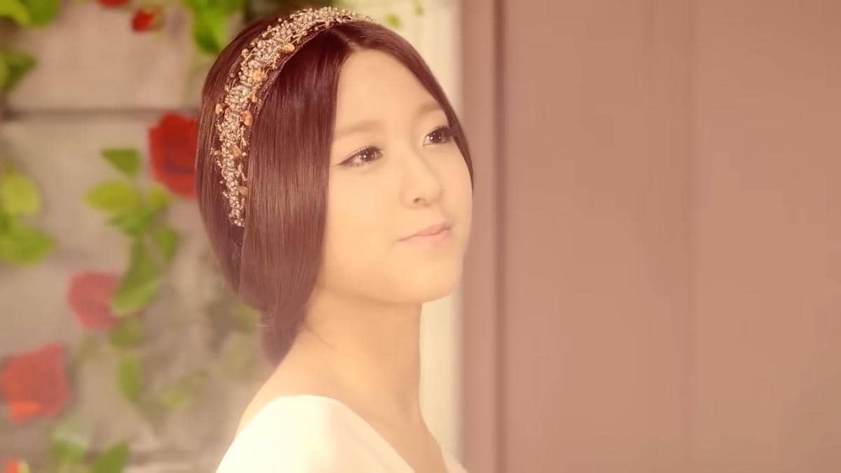 cuplikan MV "Get Out"