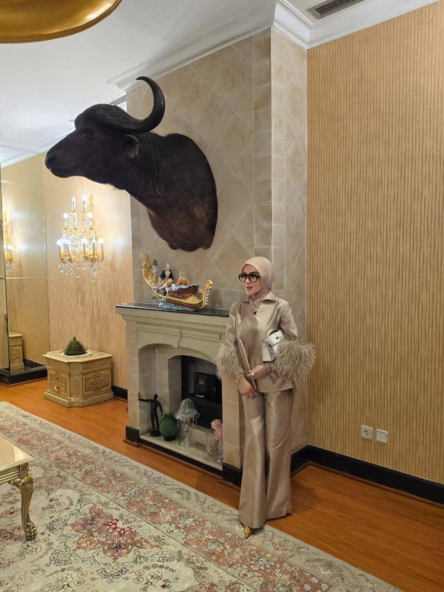 Koleksi Item Branded Artis Saat Lebaran 