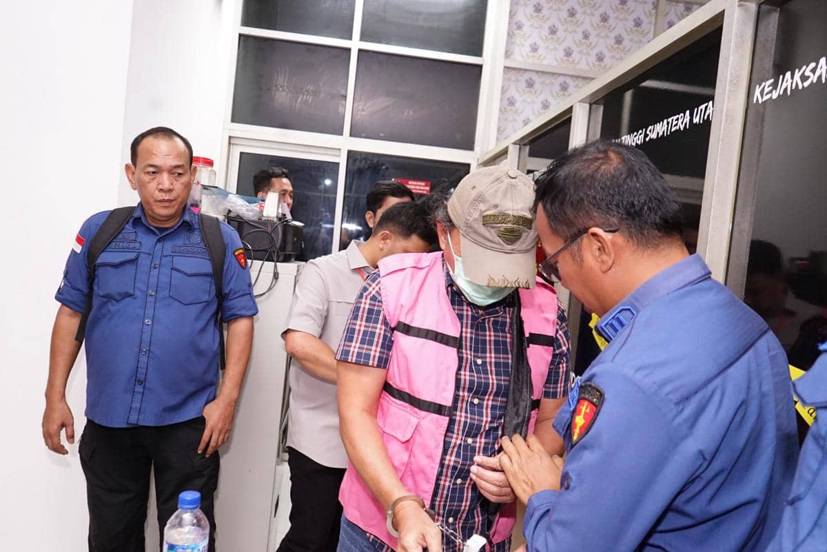 Mantan Kepala Kantor Kantor Syahbandar dan Otoritas Pelabuhan (KSOP) Belawan RVL menjadi tersangka baru dugaan korupsi  manipulasi data kapal dan jasa pandu tunda di Pelabuhan Belawan. (Dok: Kejati Sumut)