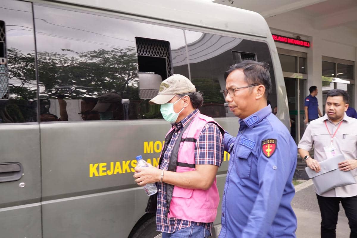 Mantan Kepala Kantor Kantor Syahbandar dan Otoritas Pelabuhan (KSOP) Belawan RVL menjadi tersangka baru dugaan korupsi  manipulasi data kapal dan jasa pandu tunda di Pelabuhan Belawan. (Dok: Kejati Sumut)