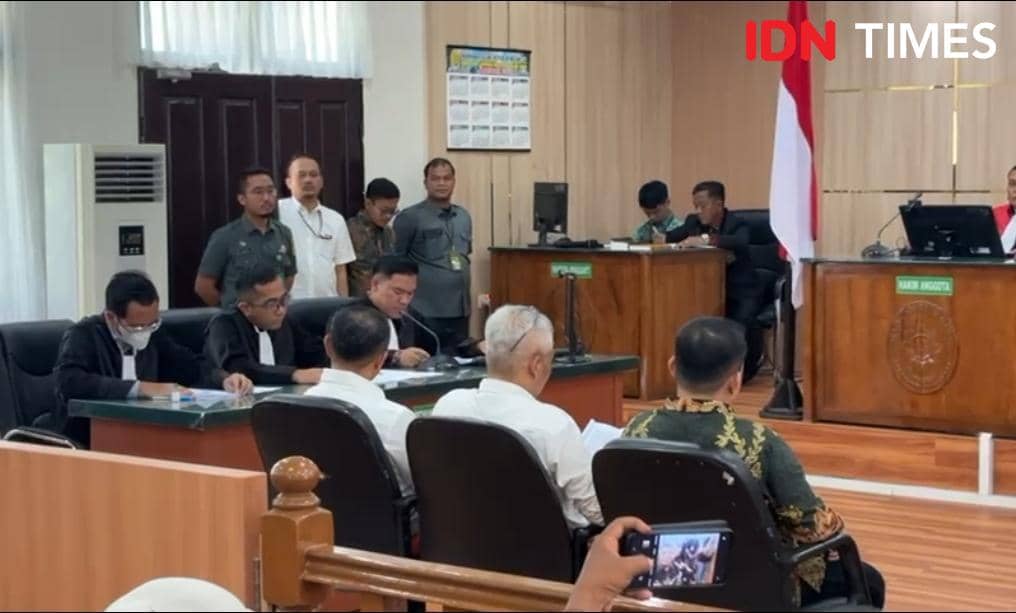 Jaksa KPK saat membacakan isi dakwaan Gubernur Riau nonaktif Abdul Wahid (IDN Times/ Fanny Rizano)