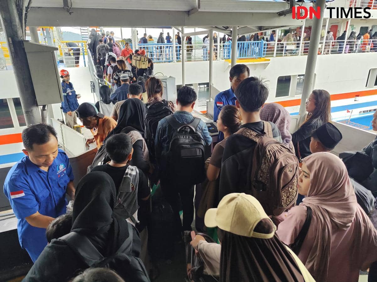 Pejalan Kaki Menunggu 2 Jam Menuju Kapal, Arus Balik Bakauheni Ramai