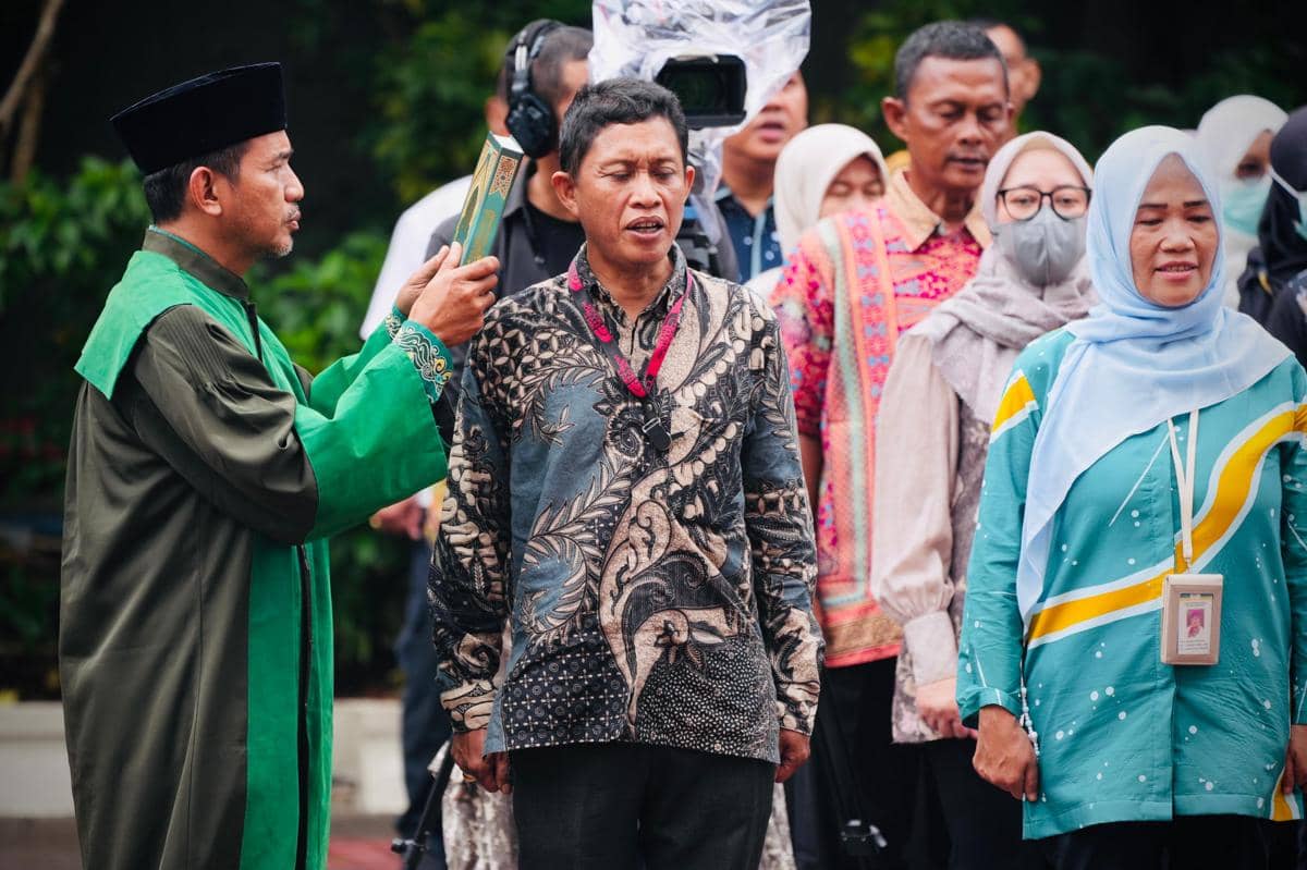 Menteri Sosial Saifullah Yusuf atau Gus Ipul memimpin apel pembinaan pegawai di Kantor Kemensos, Jakarta, Kamis (26/3/2026)