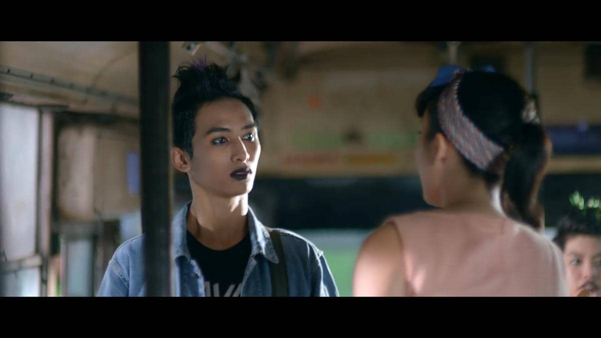 Ardit Erwandha sebagai bassist band bernama Edwan dengan gaya rock dalam film Sweet 20