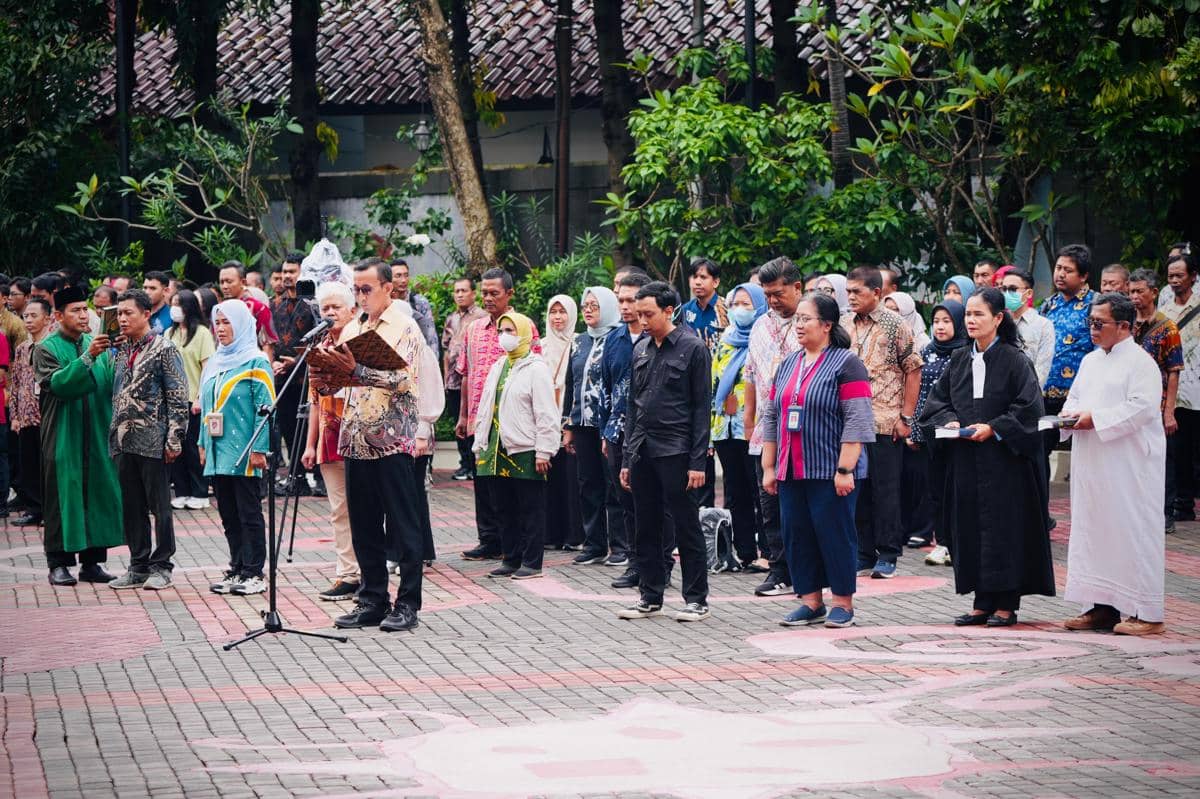 Menteri Sosial Saifullah Yusuf atau Gus Ipul memimpin apel pembinaan pegawai di Kantor Kemensos, Jakarta, Kamis (26/3/2026)