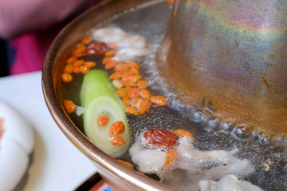 ilustrasi penggunaan kaldu ayam bening