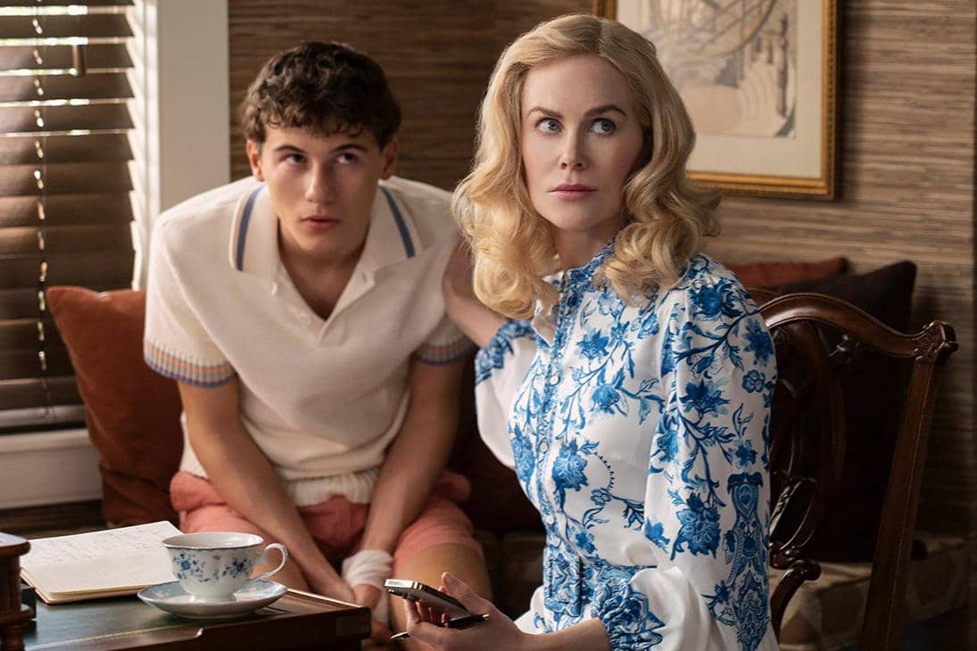 Nicole Kidman (kanan) dalam serial The Perfect Couple