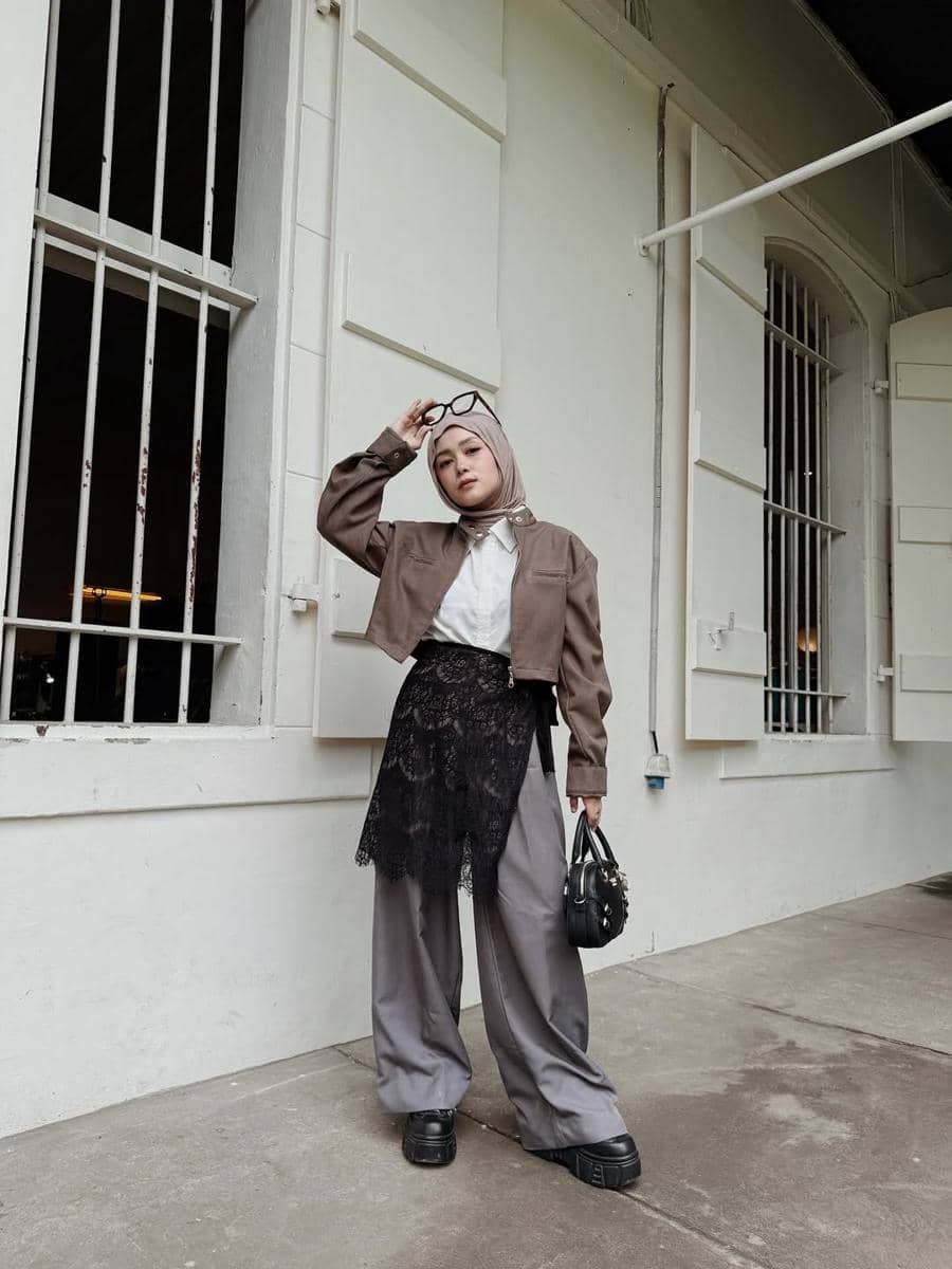 Gaya Hangout Gaya Urban Chic ala Deana Hanifa