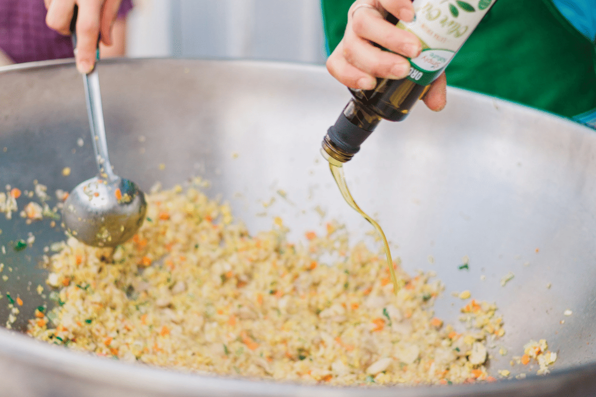 ilustrasi membuat nasi goreng