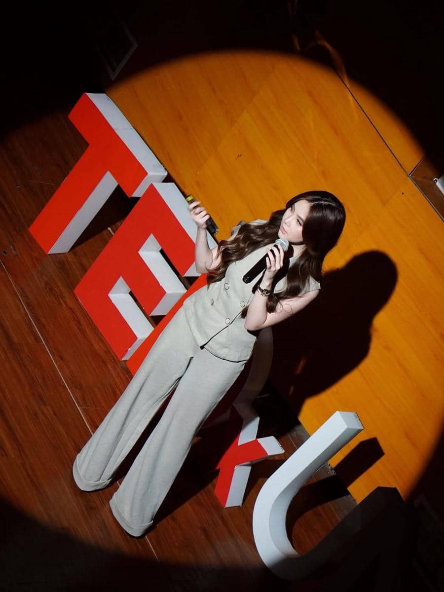 OOTD office look ala Agatha Chelsea