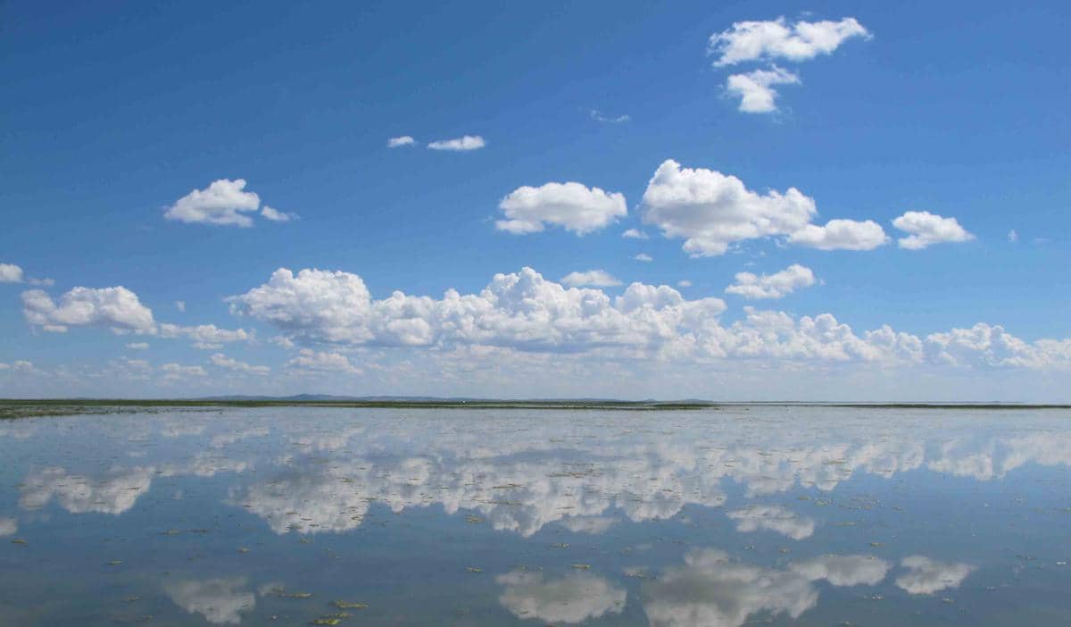 potret Danau Hulum, salah satu dari dua danau yang membentuk nama Hulunbuir