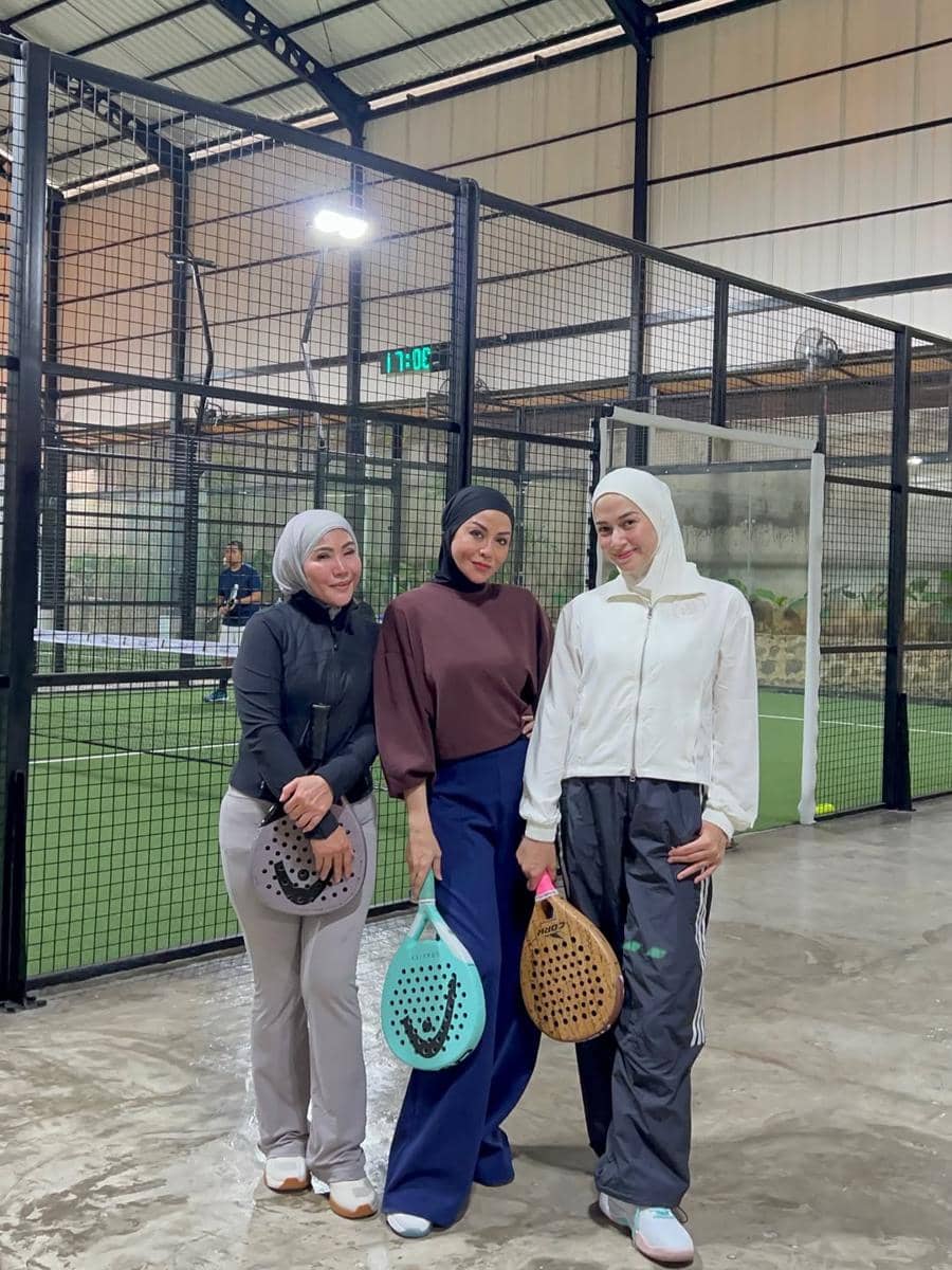 ide outfit olahraga ala Nina Zatulini 