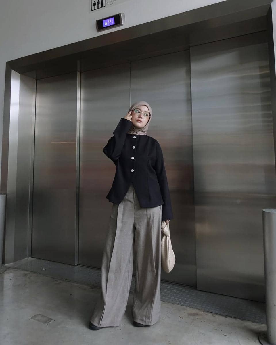 Outfit Hangout Gaya Urban Chic ala Deana Hanifa