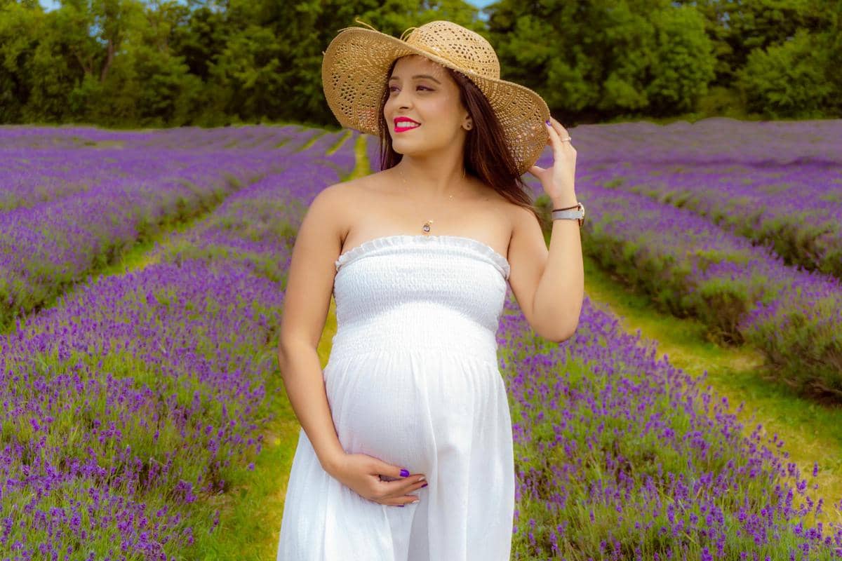 ilustrasi maternity photoshoot