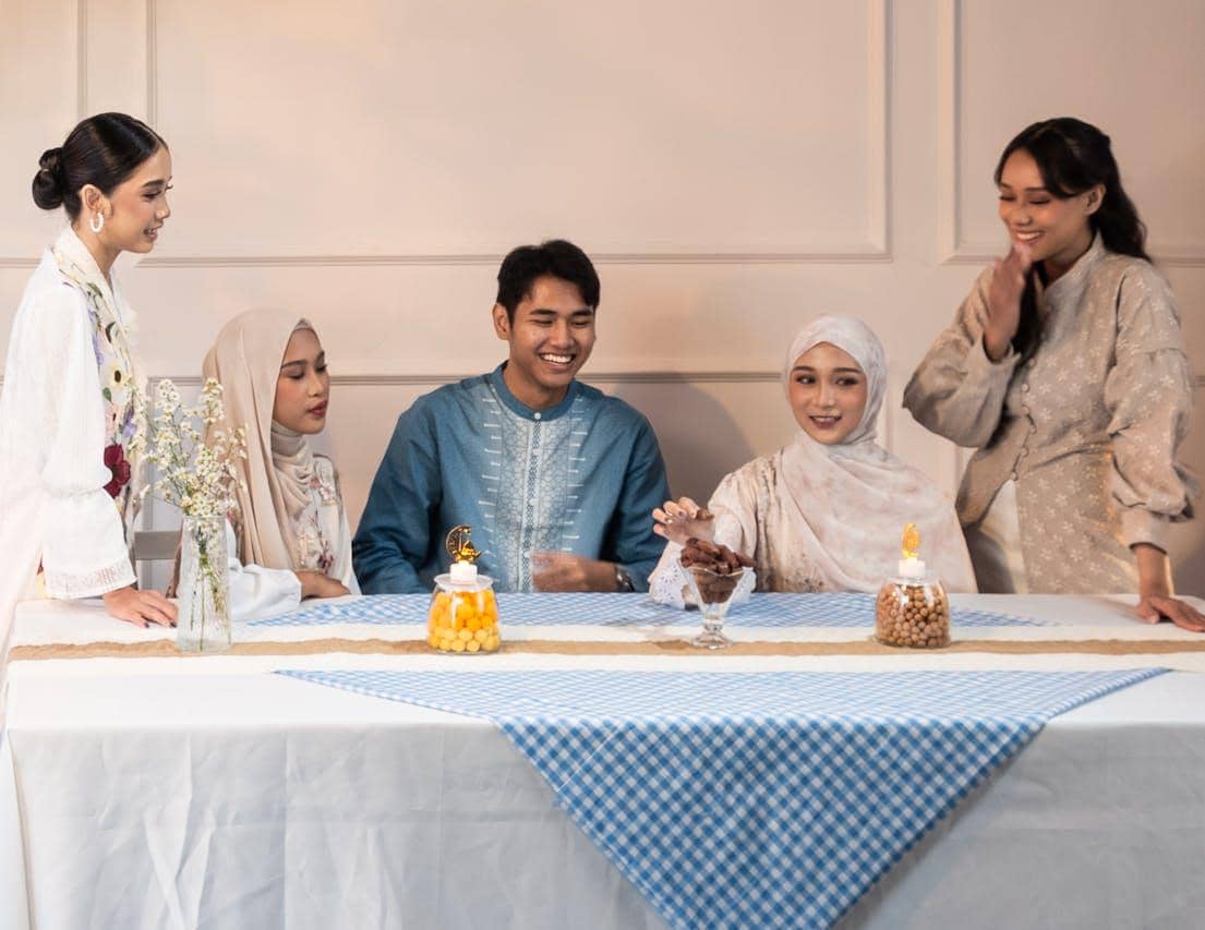 ilustrasi berinteraksi dengan teman