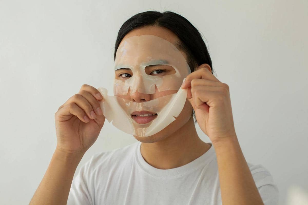 5 Rekomendasi Sheet Mask untuk Kulit Kusam, Bikin Wajah Cerah!