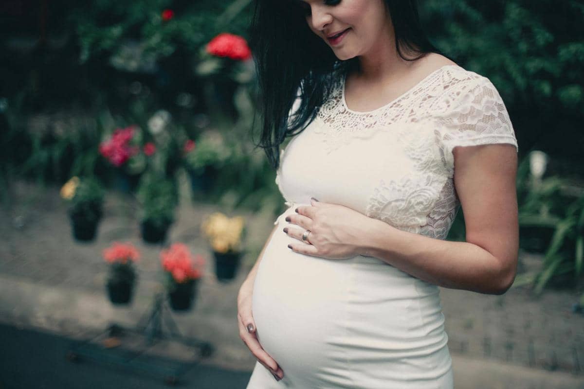 ilustrasi maternity photoshoot