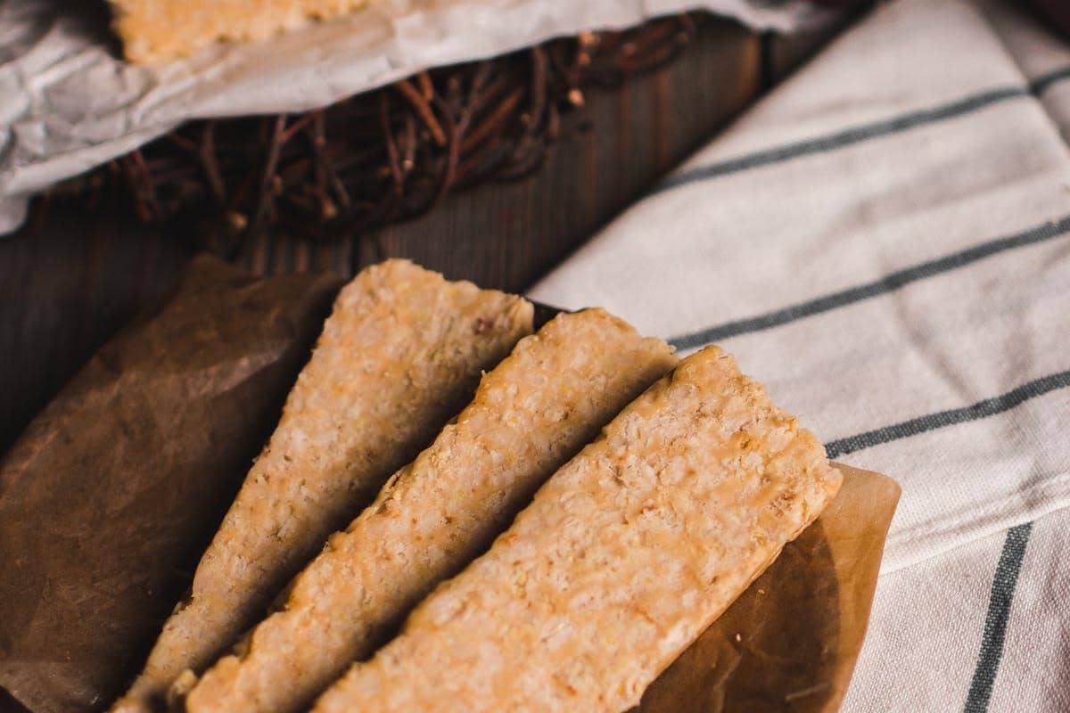 Selat Hormuz Membara, Kenapa Stok Plastik dan Tahu Tempe Terancam?