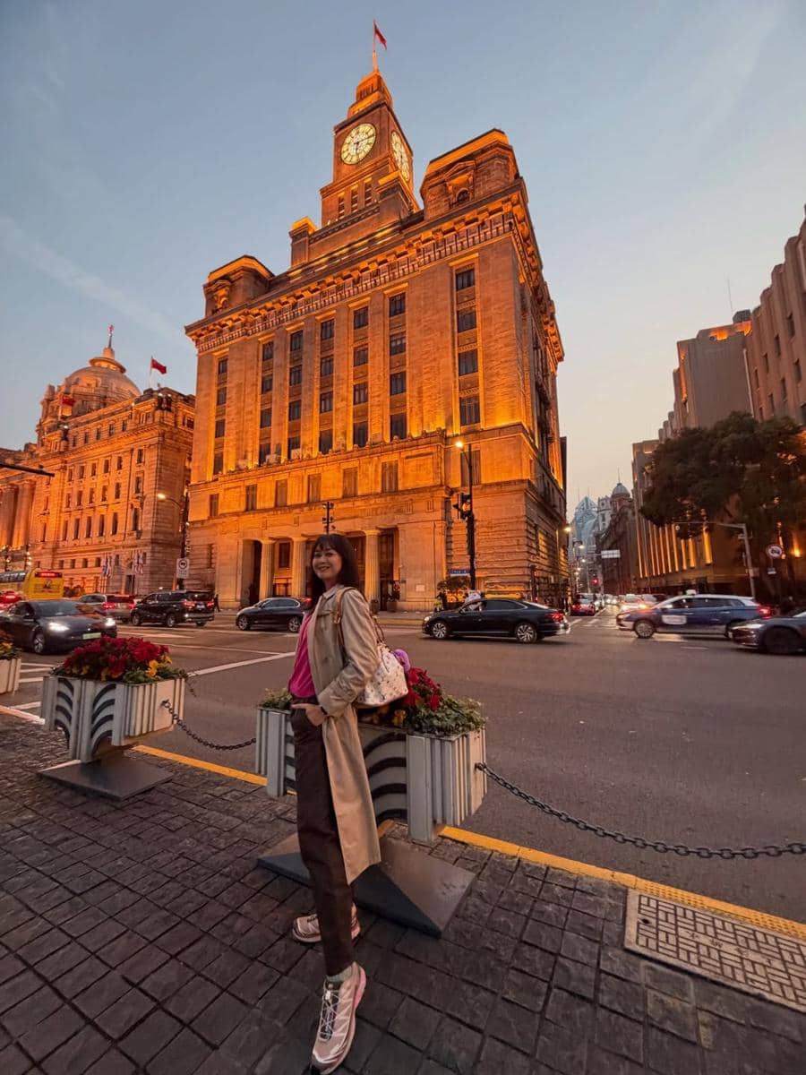 Kenes Andari dan suami berlibur ke Shanghai