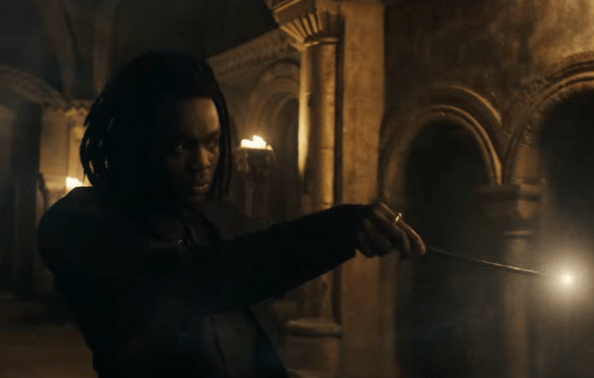 Paapa Essiedu sebagai Severus Snape dalam serial Harry Potter and the Philosopher's Stone