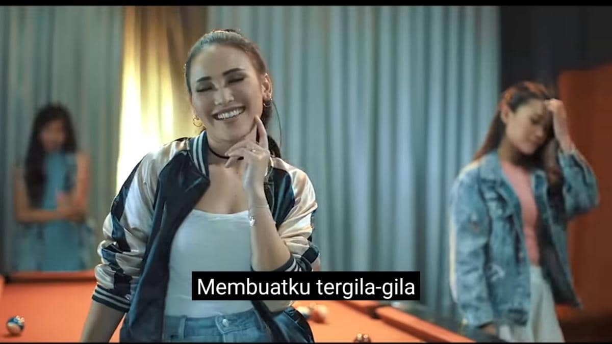 cuplikan video klip "Kamu Kamu Kamu"