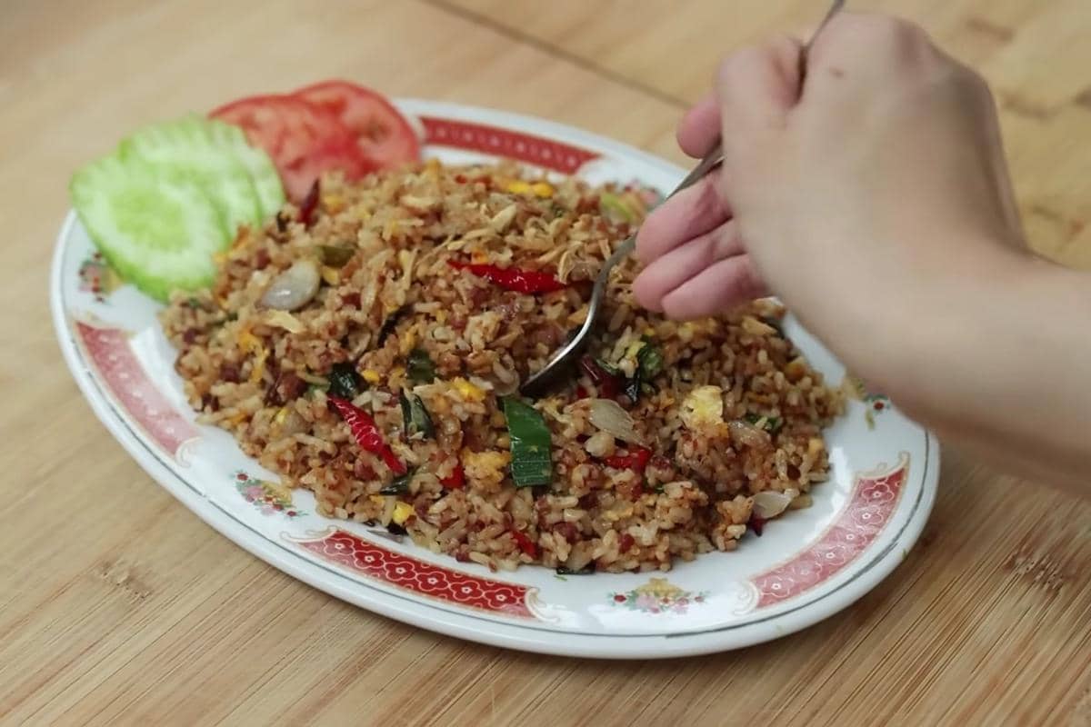 ilustrasi nasi goreng kornet