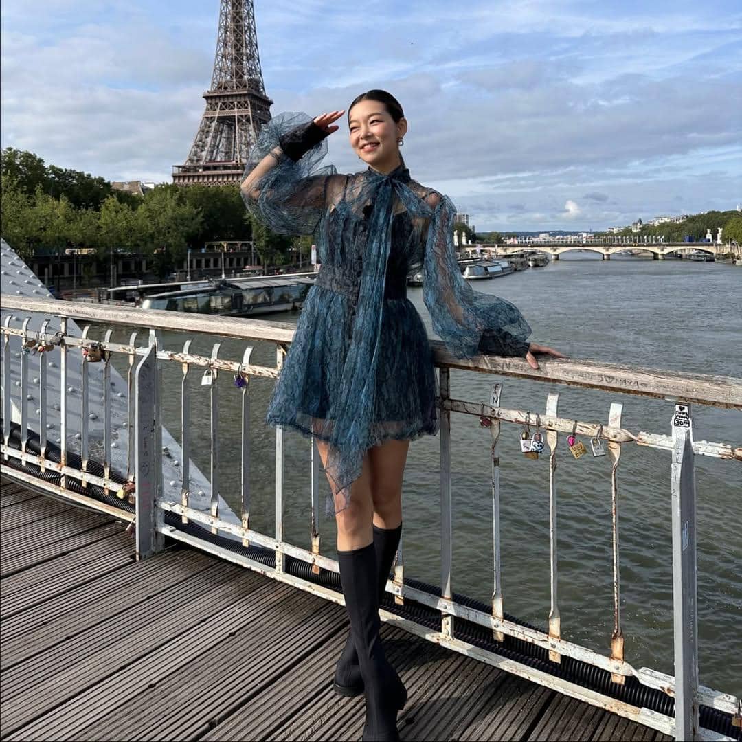 Gaya Serba Dress ala Song Hae Na