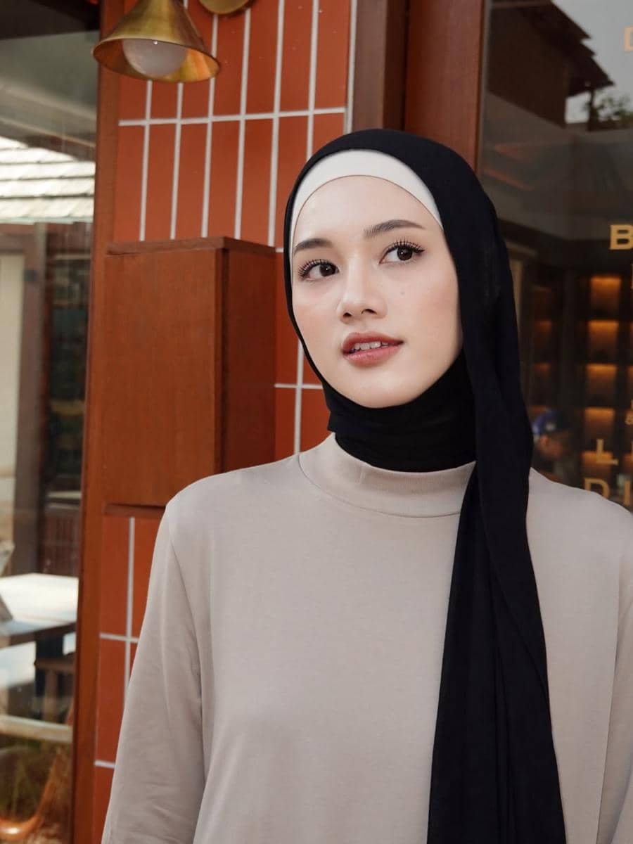 inspirasi makeup ngantor ala selebgram Rania Sukandari 