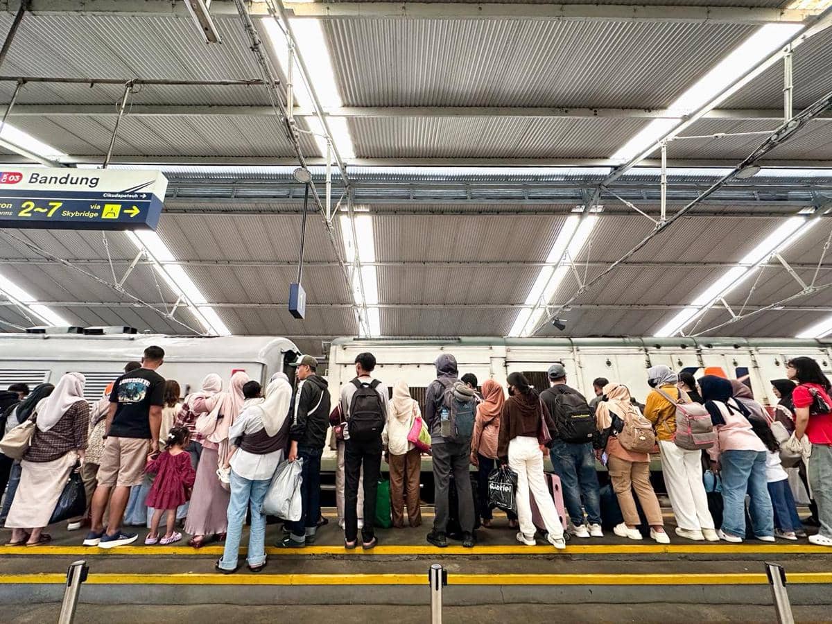 Pengguna Commuter Line Bandung Tembus 1 Juta Saat Lebaran 2026