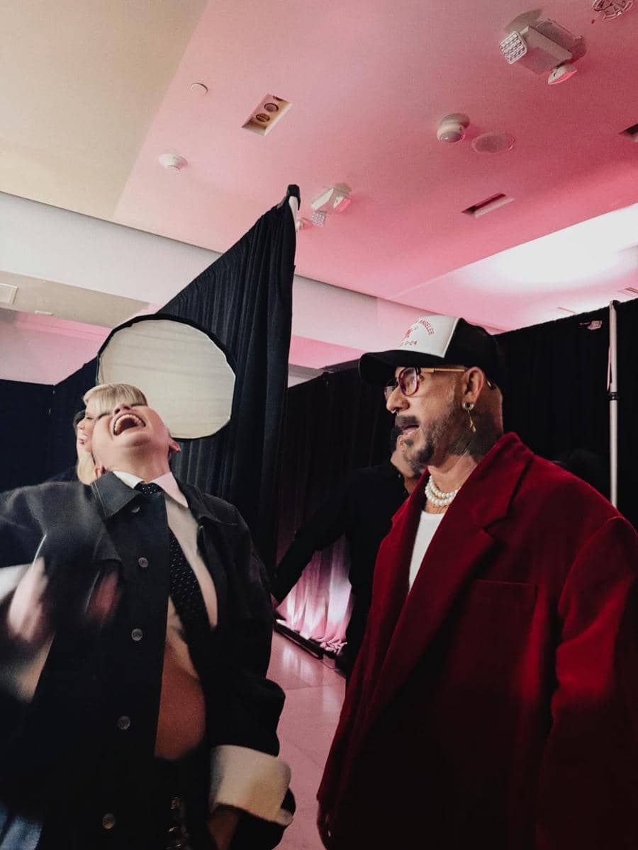 Agnez Mo dan AJ McLean di red carpet iHeartRadio Music Awards 2026