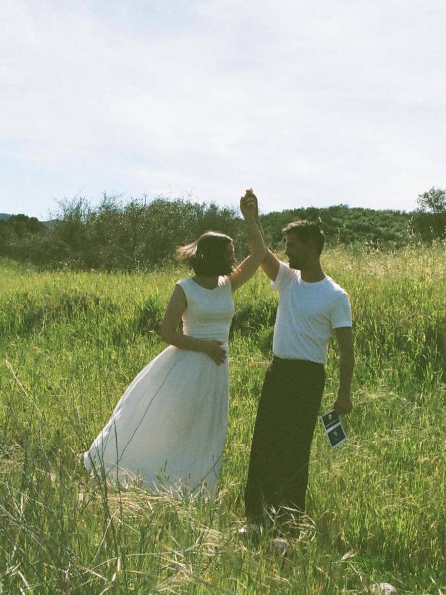 Taylor Lautner umumkan kehamilan pertama istri