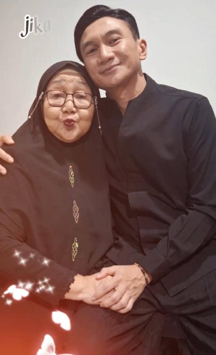 potret kenangan Anji dan ibunya