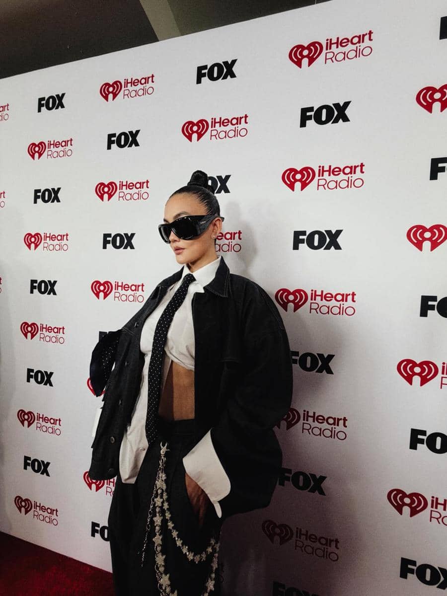 Agnez Mo di red carpet iHeartRadio Music Awards 2026