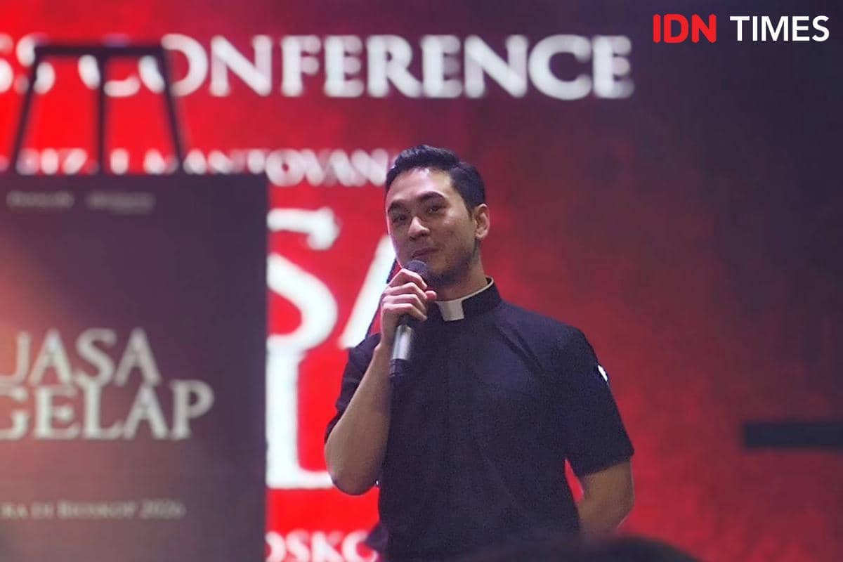 Jerome Kurnia bangga bisa memerankan Romo Thomas.jpg