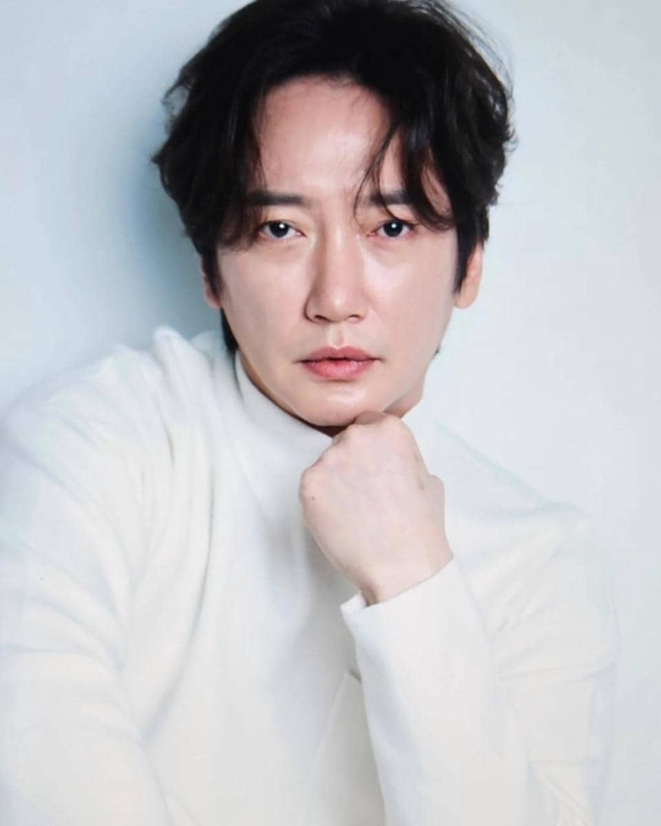 Potret aktor Lee Sang Bo yang dilaporkan meninggal dunia pada Kamis (26/3/2026) dalam usia 45 tahun