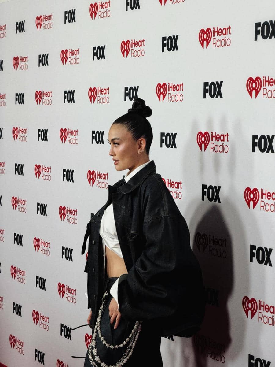 Agnez Mo di red carpet iHeartRadio Music Awards 2026