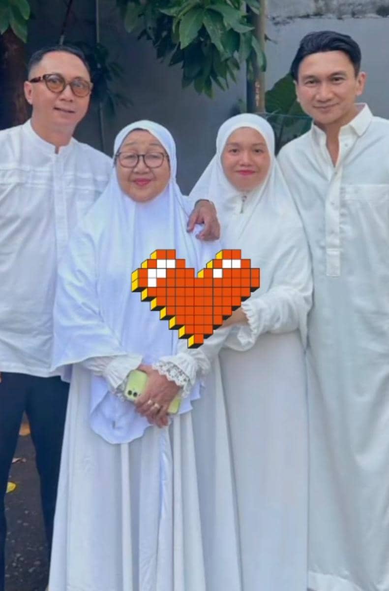 potret kenangan Anji dan ibunya