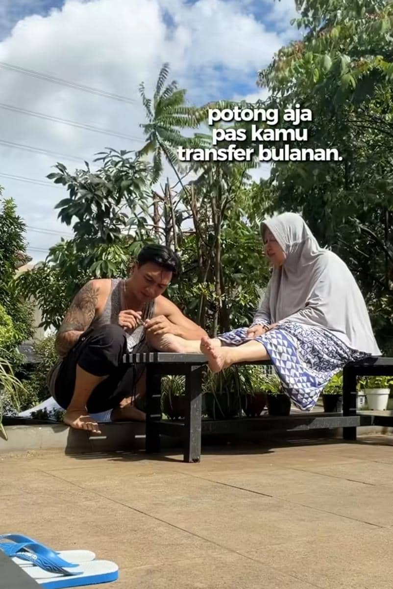 potret kenangan Anji dan ibunya