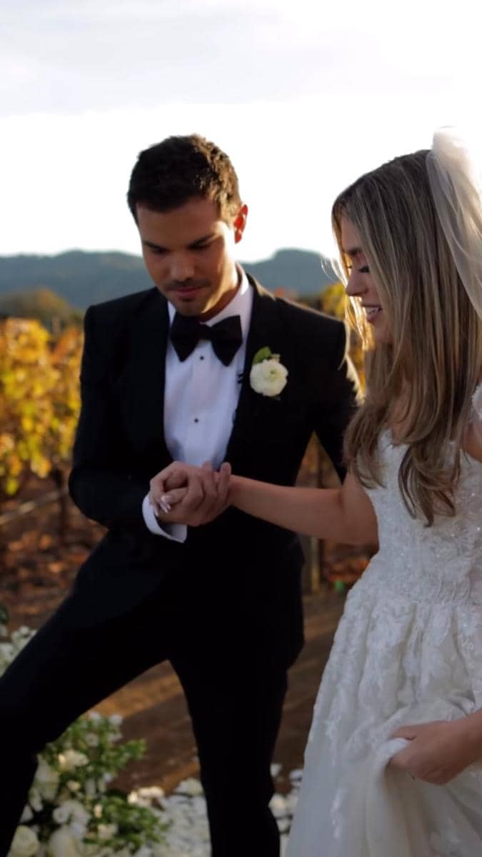 Potret pernikahan Taylor Lautner dan Taylor Dome