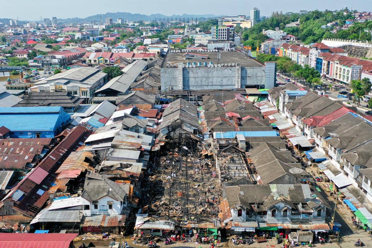 Pasar Segiri Terbakar Hebat, 44 Bangunan Ludes dalam Hitungan Jam