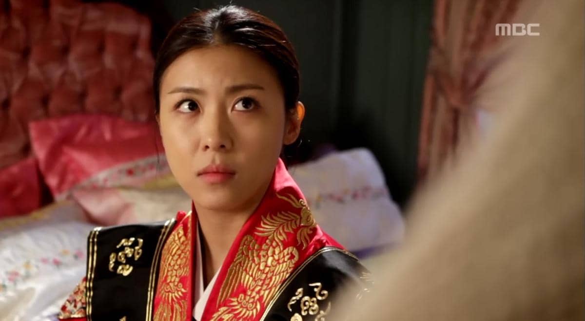cuplikan Ha Ji Won di drama The King 2 Hearts