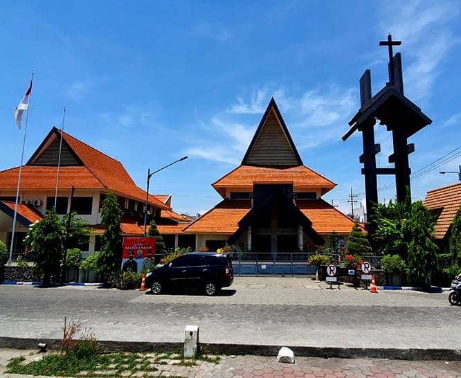 Potret Gereja Katolik Paroki Salib Suci Tropodo