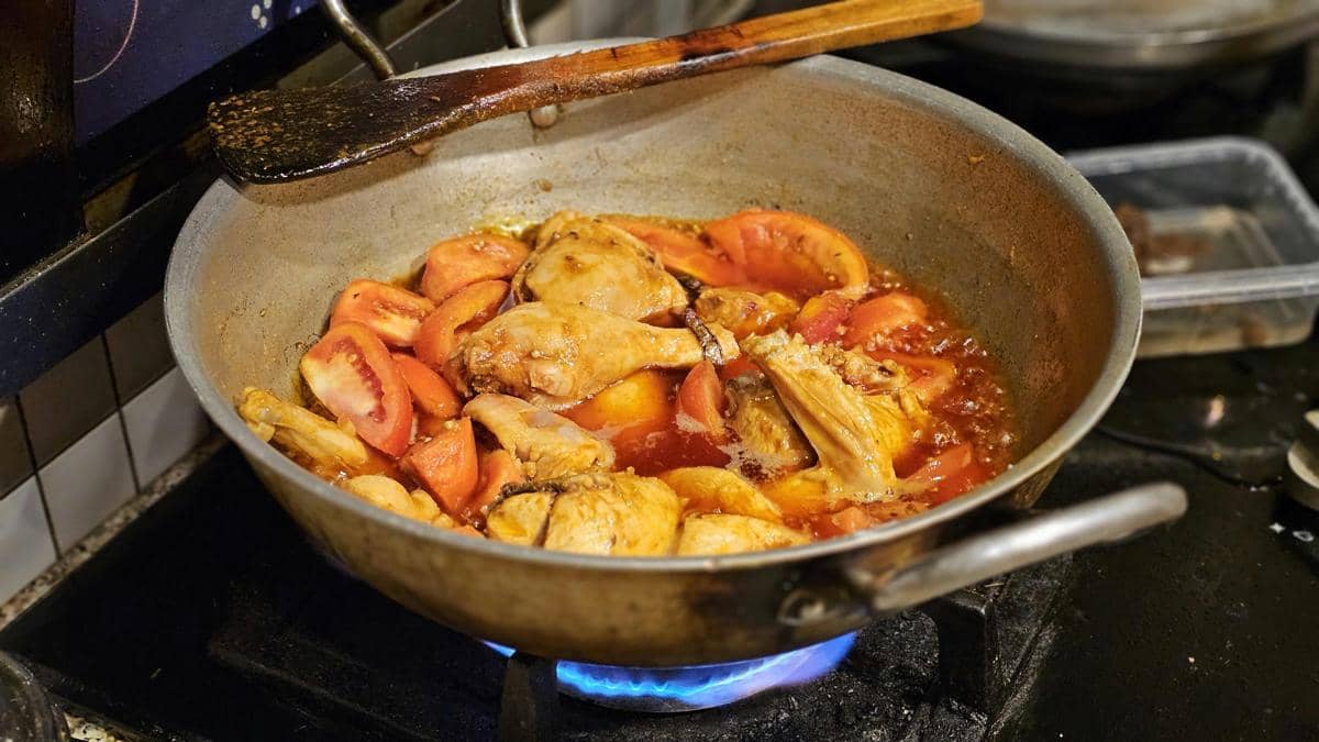 Ilustrasi ayam bumbu rujak