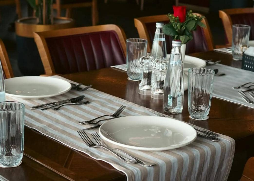 ilustrasi meja restoran