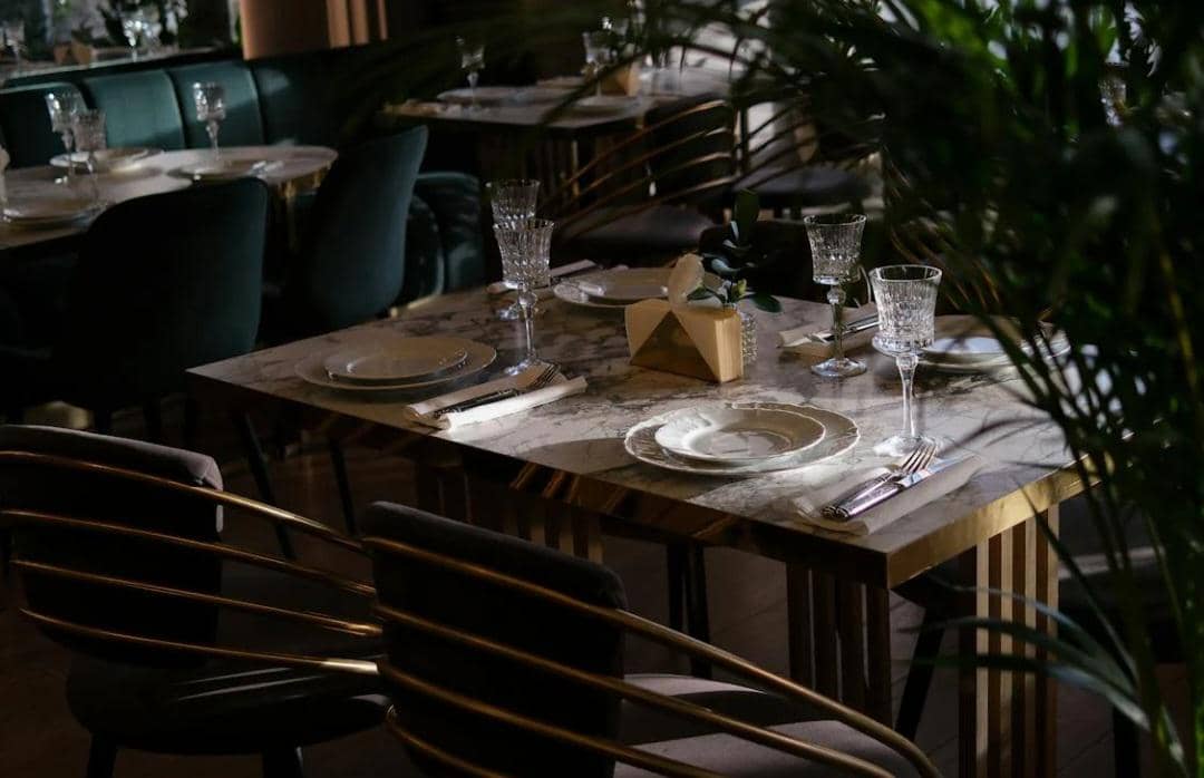 ilustrasi meja restoran