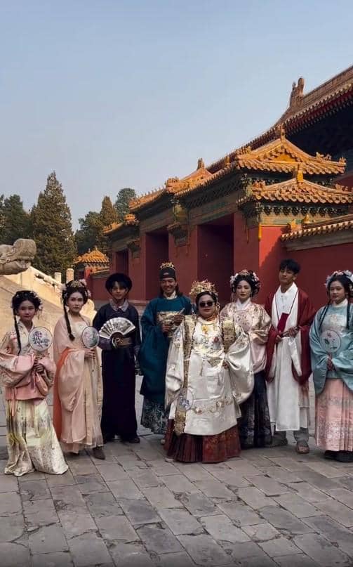 Ayu Ting Ting dan Hesti Pakai Hanfu (instagram.com/ayutingting92)